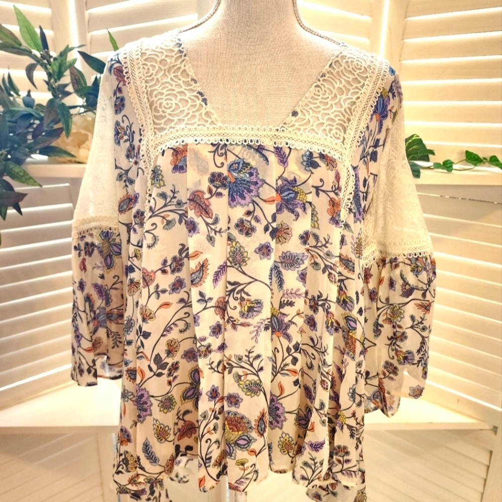 POL Floral Lace Blouse - Cream and Blue S/M 1281